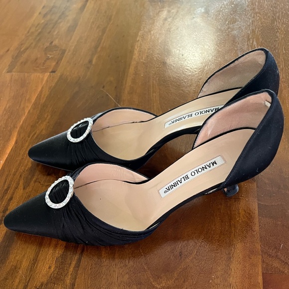 Manolo Blahnik 🖤💖 kitten satin buckle pumps, size: 6 - Picture 10 of 13